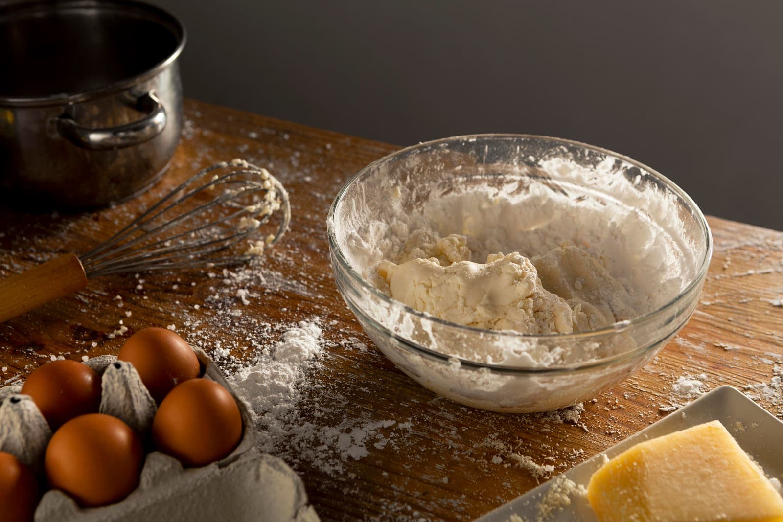 Massa artesanal sendo preparada, origem da receita Beni